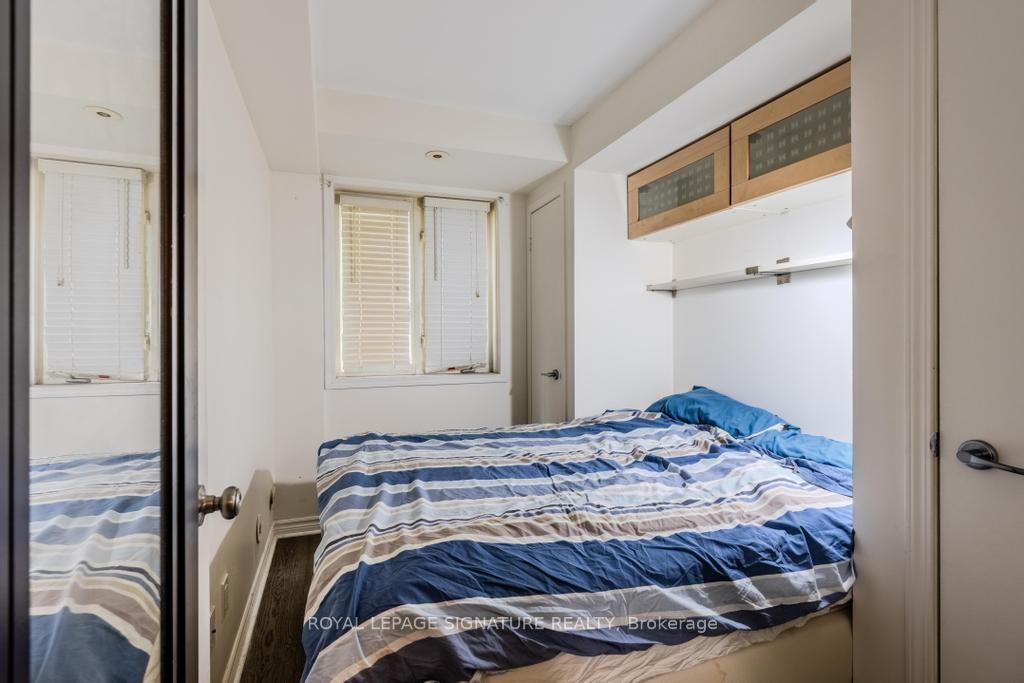 









10


Laidlaw

Street, 703,
Toronto,




ON
M6K 1X2

