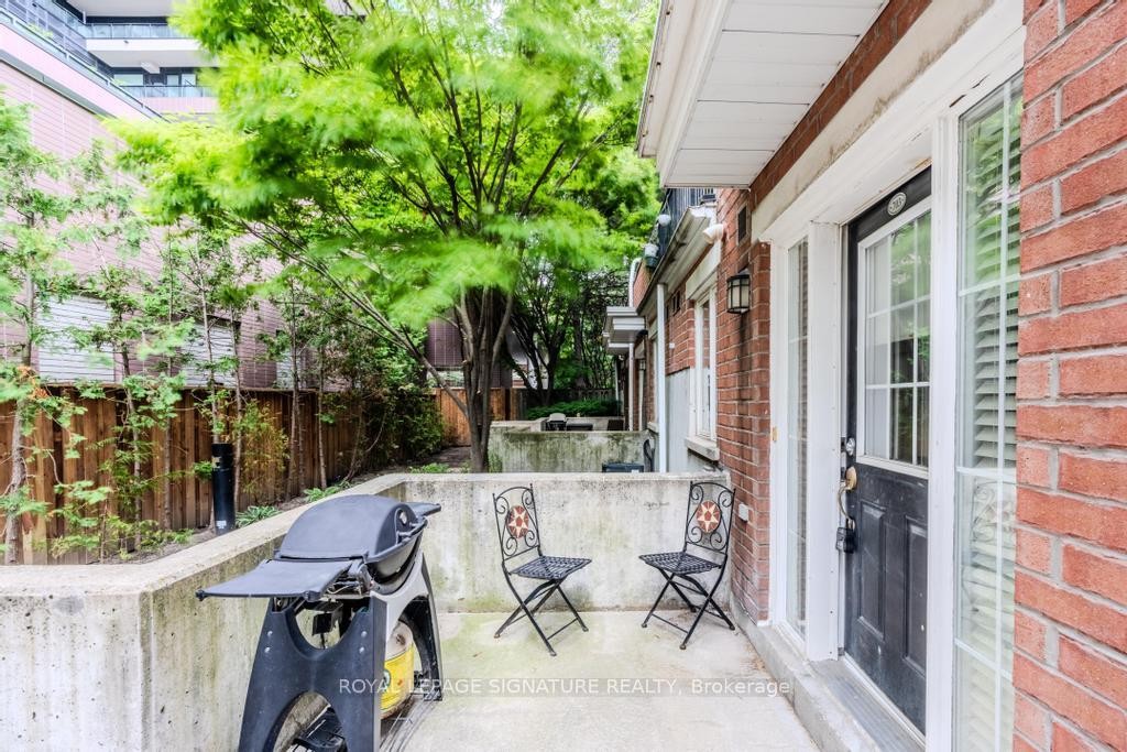 









10


Laidlaw

Street, 703,
Toronto,




ON
M6K 1X2

