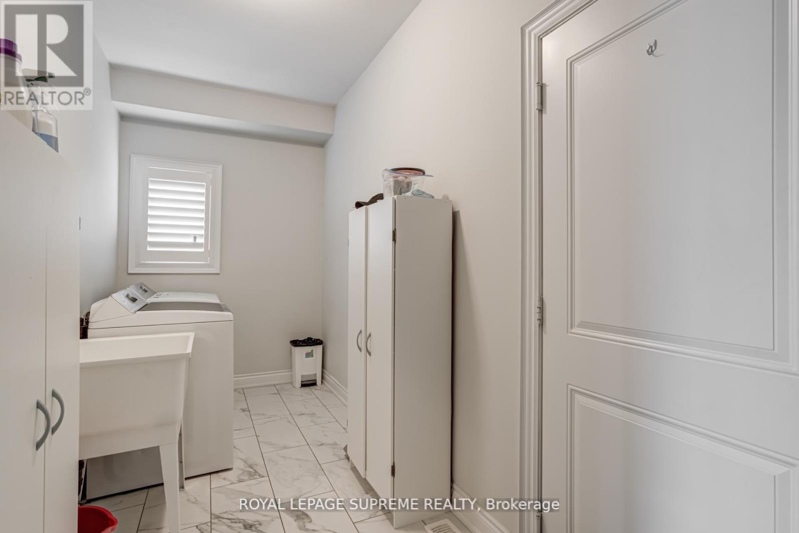 












1417 GILFORD ROAD

,
Innisfil,




Ontario
L0L1R0

