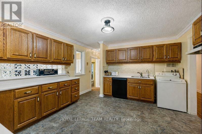 












591 BELLAMY ROAD

,
McNab/Braeside,




Ontario
K0A2X0

