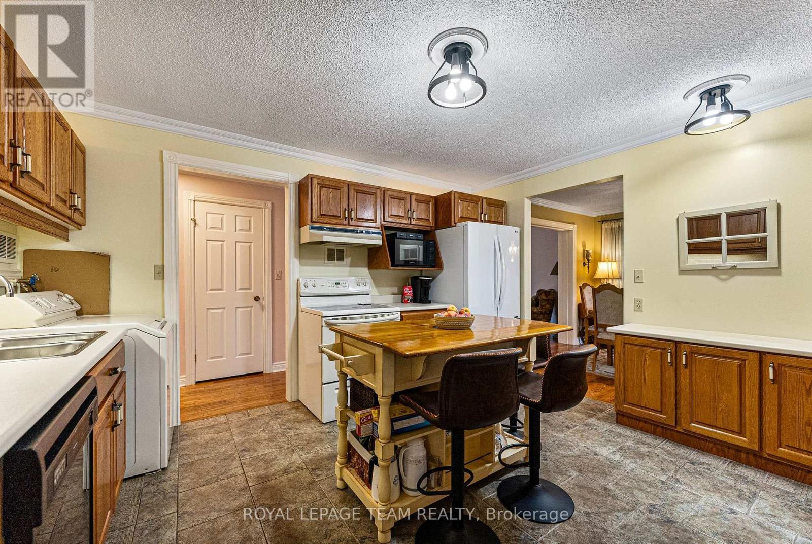 












591 BELLAMY ROAD

,
McNab/Braeside,




Ontario
K0A2X0

