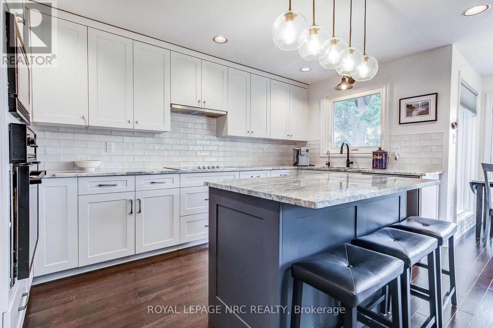 












645 CLARENCE STREET

,
Port Colborne (Sugarloaf),




Ontario
L3K6B8

