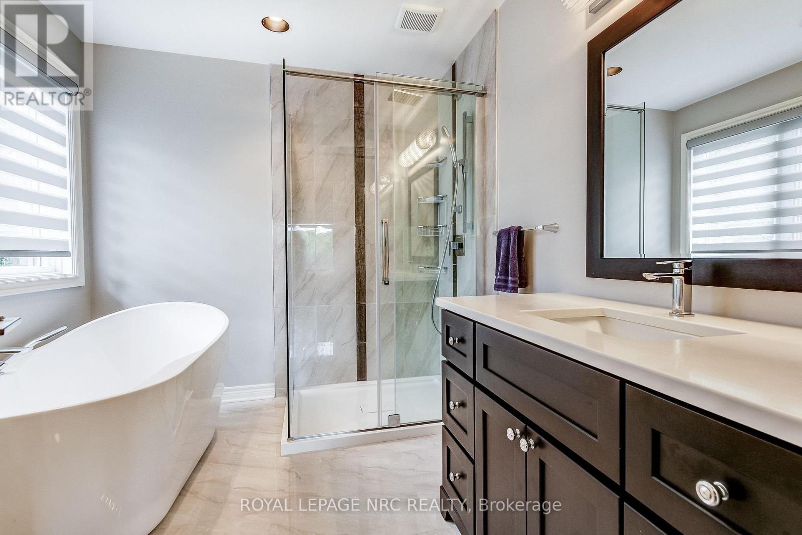 












645 CLARENCE STREET

,
Port Colborne (Sugarloaf),




Ontario
L3K6B8

