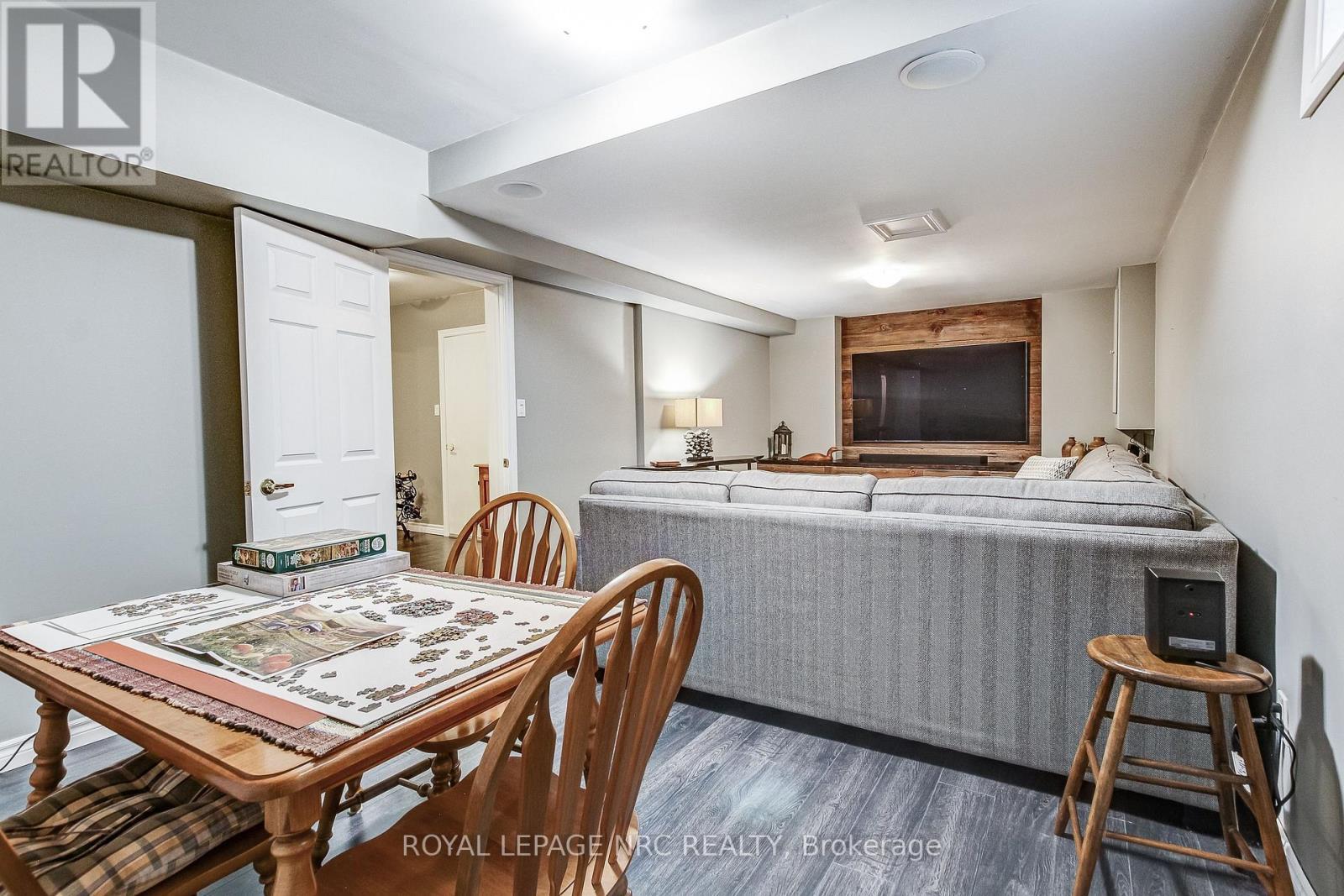 












645 CLARENCE STREET

,
Port Colborne (Sugarloaf),




Ontario
L3K6B8

