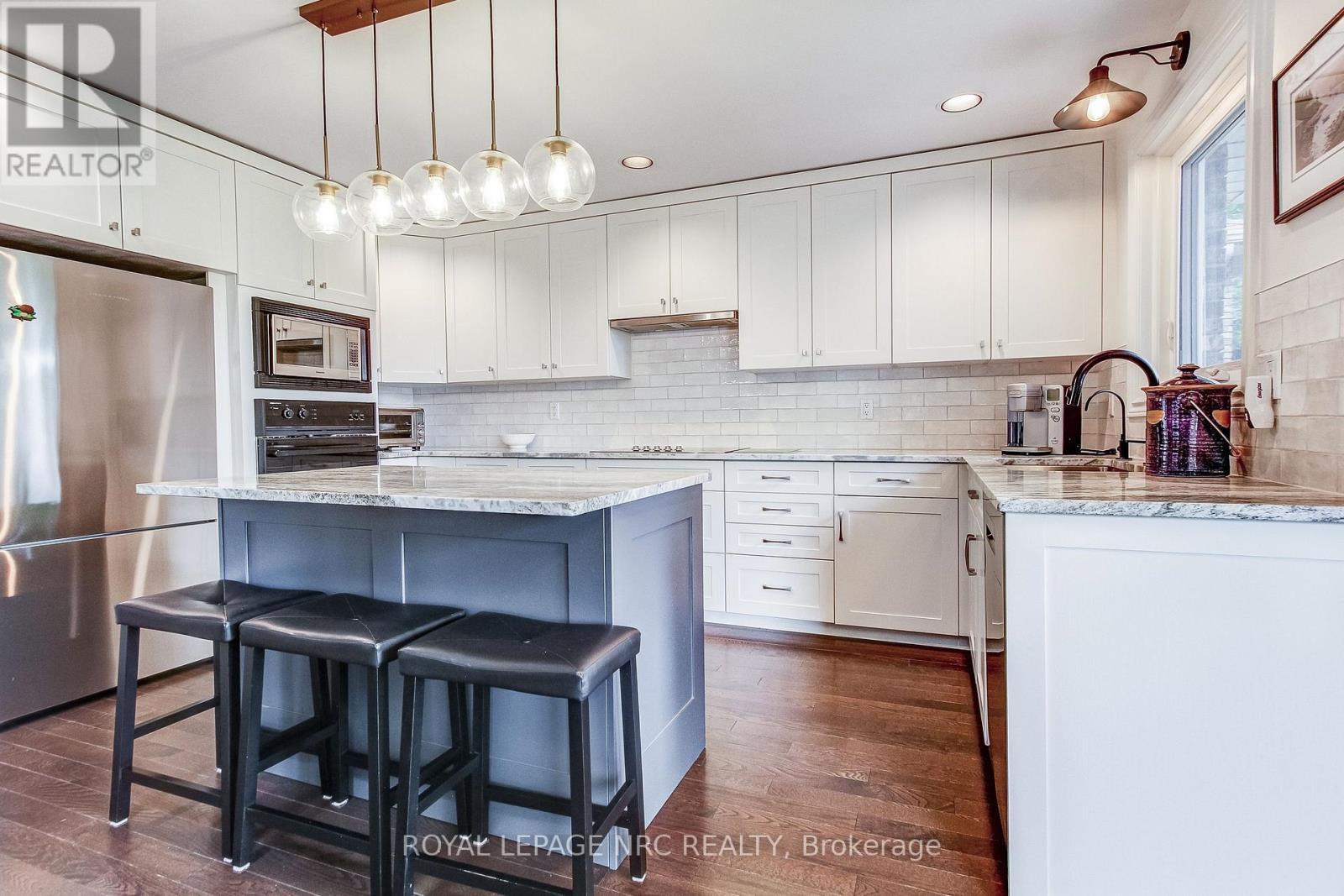 












645 CLARENCE STREET

,
Port Colborne (Sugarloaf),




Ontario
L3K6B8

