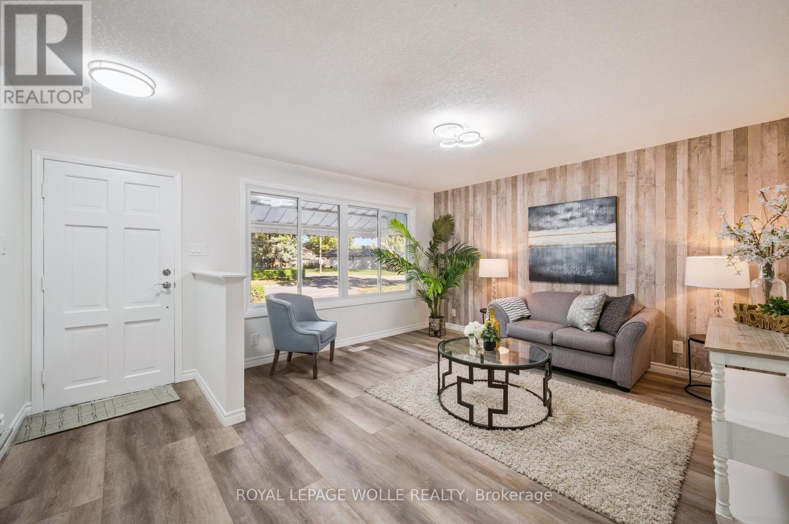 












179 TRAYNOR AVENUE

,
Kitchener,




Ontario
N2C1W4

