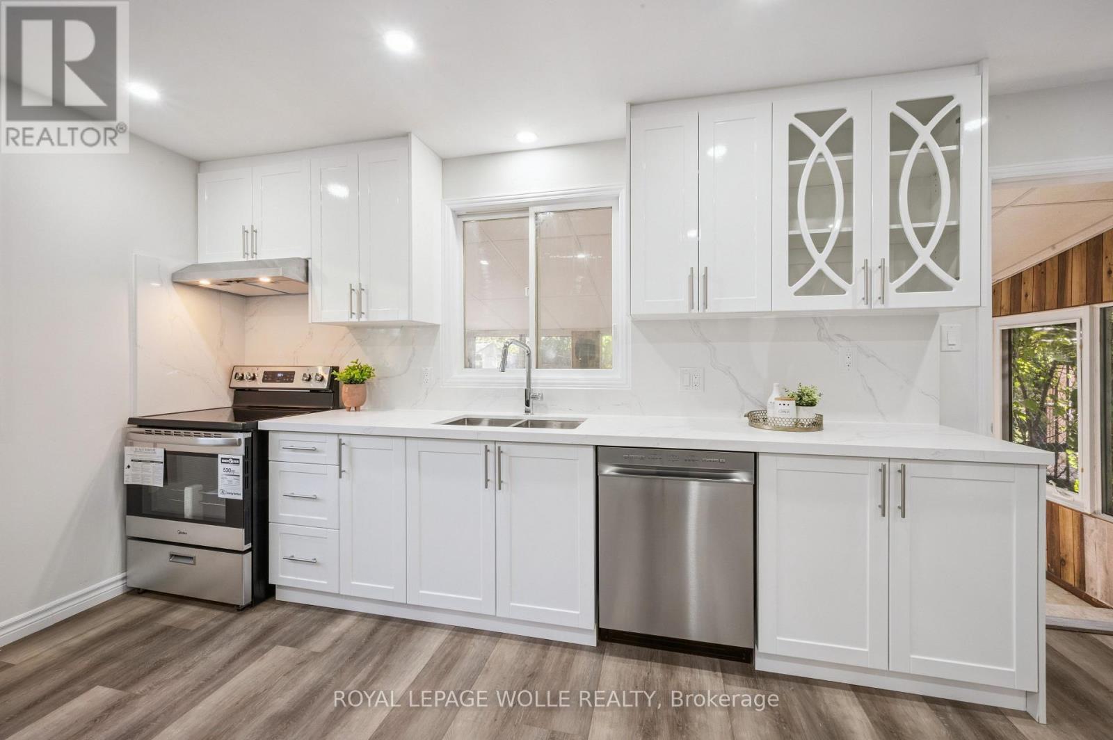 












179 TRAYNOR AVENUE

,
Kitchener,




Ontario
N2C1W4

