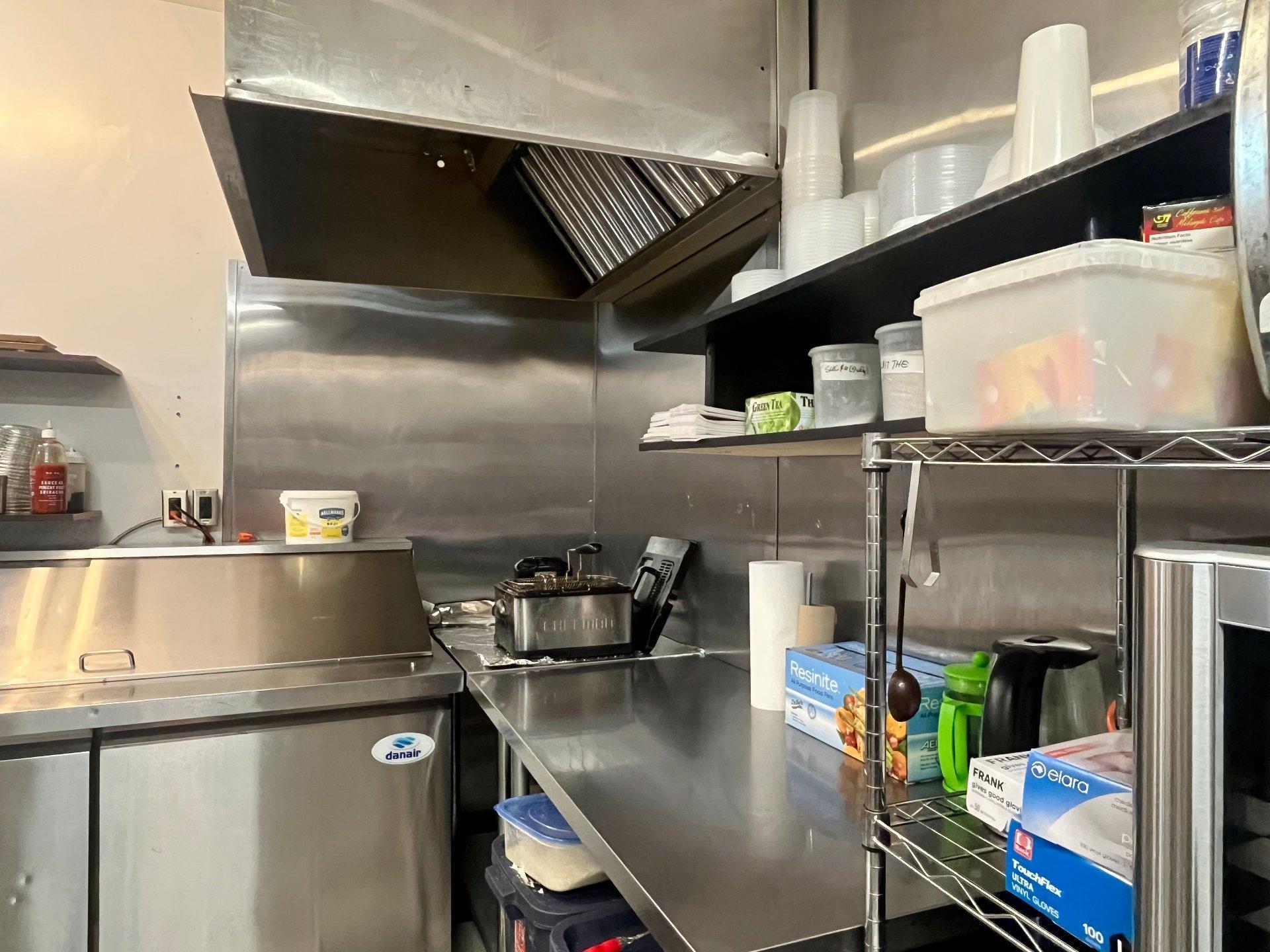 









367


Av. du Mont-Royal E.

,
Montréal (Le Plateau-Mont-Royal),




QC
H2T1R1

