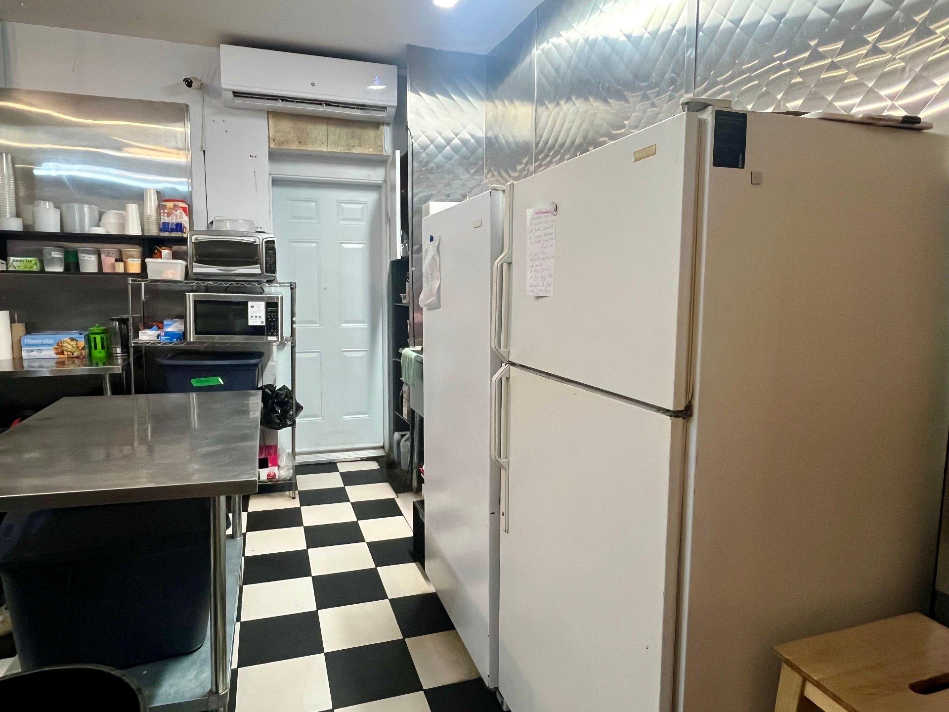 









367


Av. du Mont-Royal E.

,
Montréal (Le Plateau-Mont-Royal),




QC
H2T1R1

