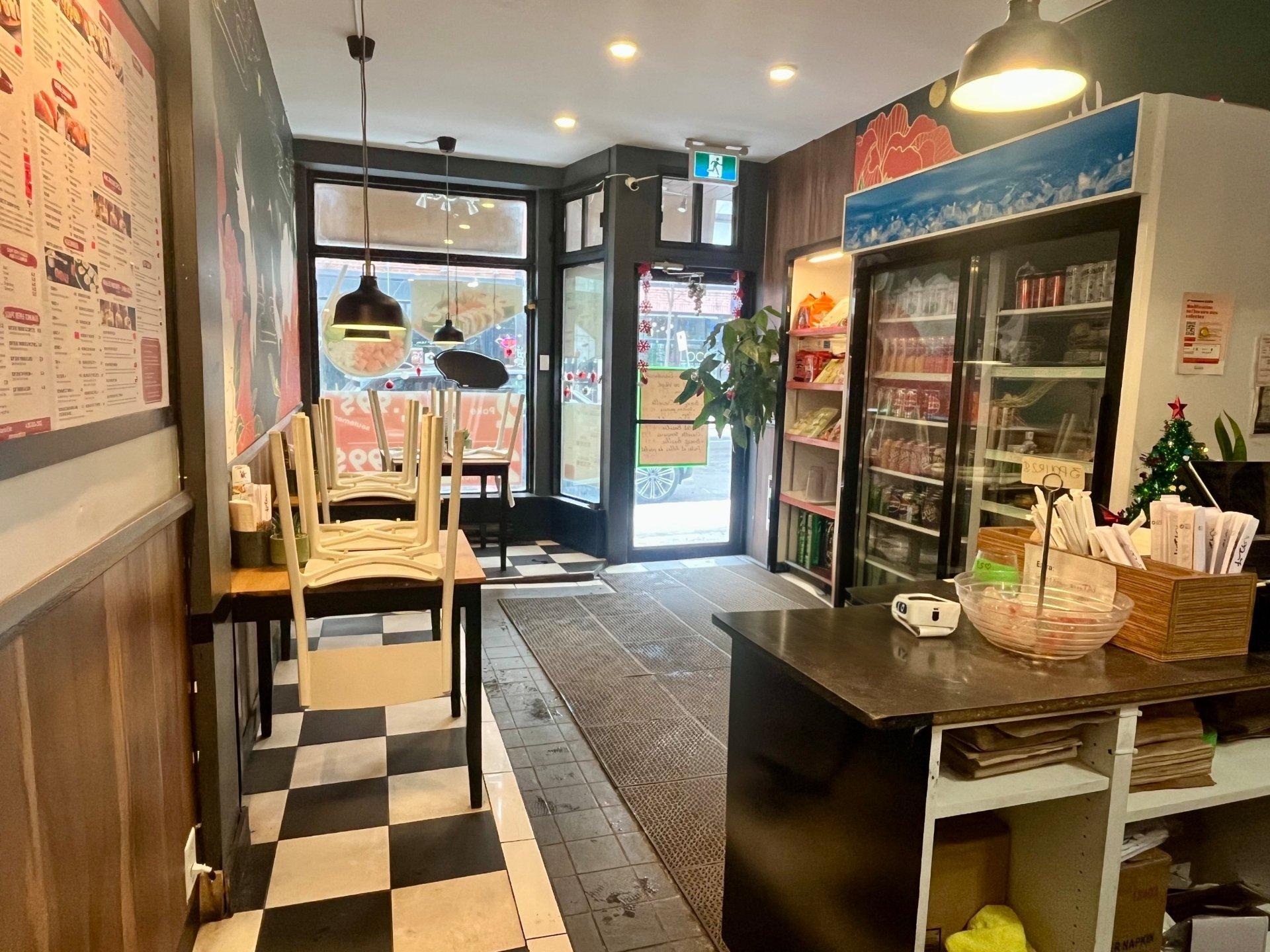 









367


Av. du Mont-Royal E.

,
Montréal (Le Plateau-Mont-Royal),




QC
H2T1R1

