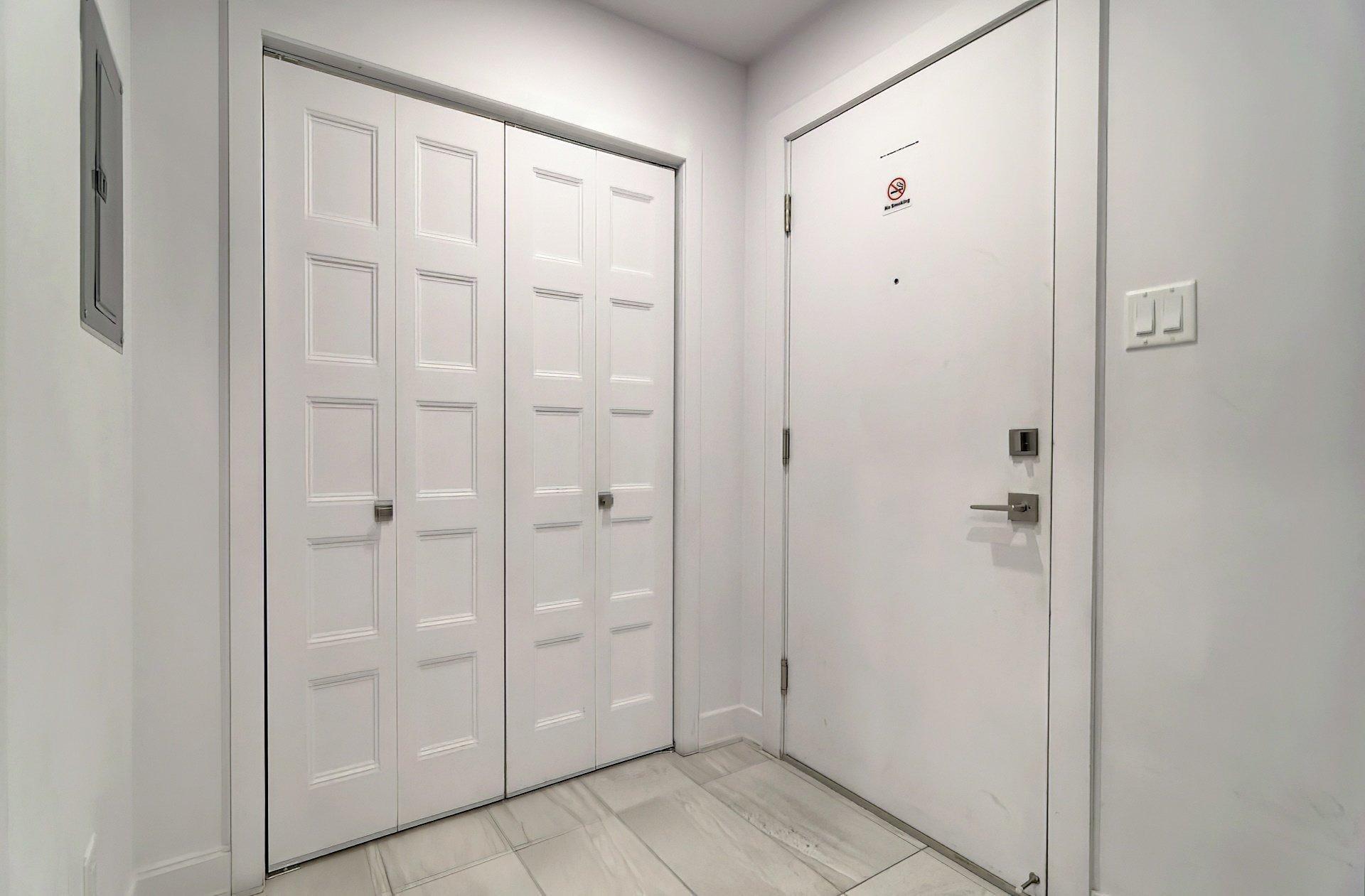 









2001


Av. Beaconsfield

, 213,
Montréal (Côte-des-Neiges/Notre-Dame-de-Grâce),




QC
H4A2G7

