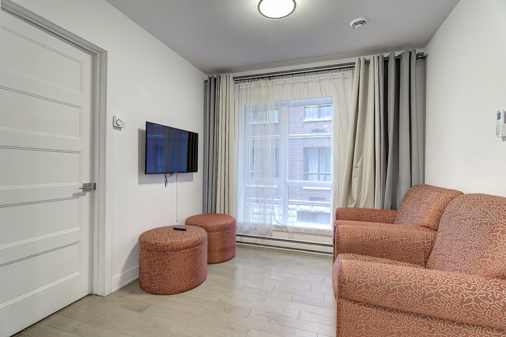 









2001


Av. Beaconsfield

, 213,
Montréal (Côte-des-Neiges/Notre-Dame-de-Grâce),




QC
H4A2G7

