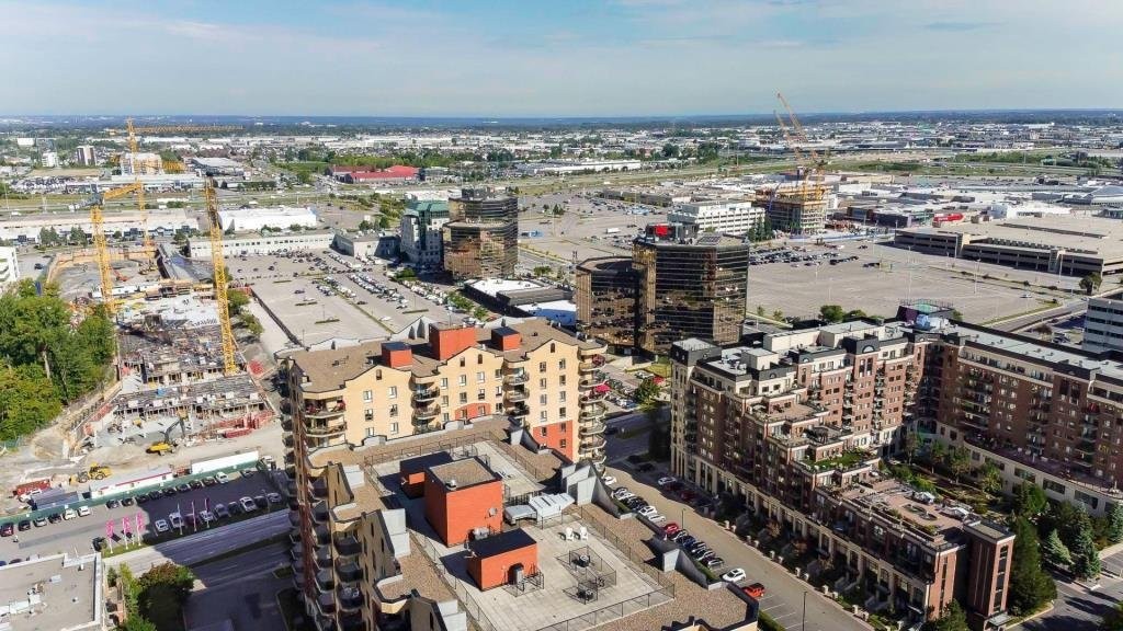 









3330


Boul. Le Carrefour

, 603,
Laval (Chomedey),




QC
H7T0B8

