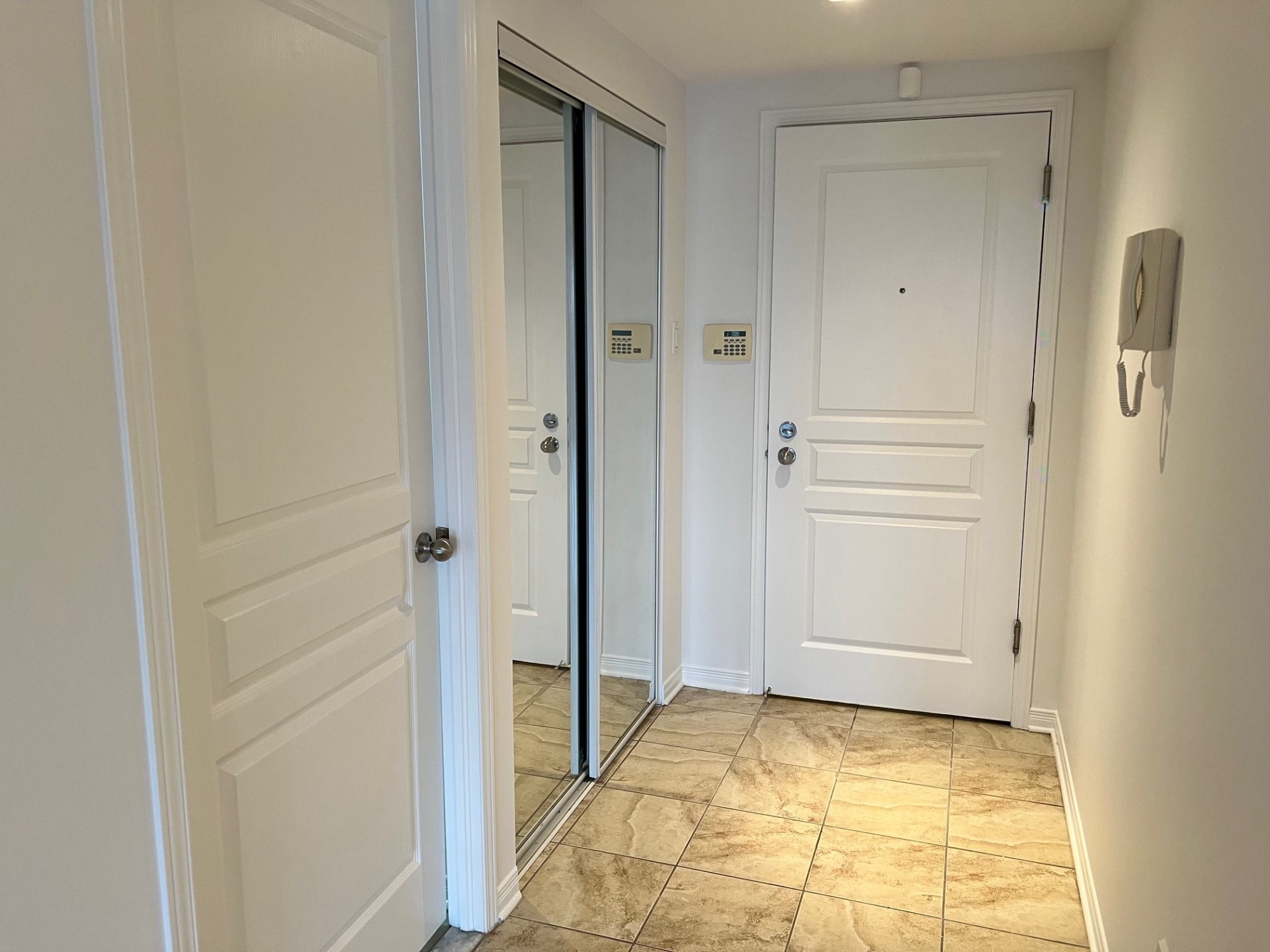 









3330


Boul. Le Carrefour

, 603,
Laval (Chomedey),




QC
H7T0B8

