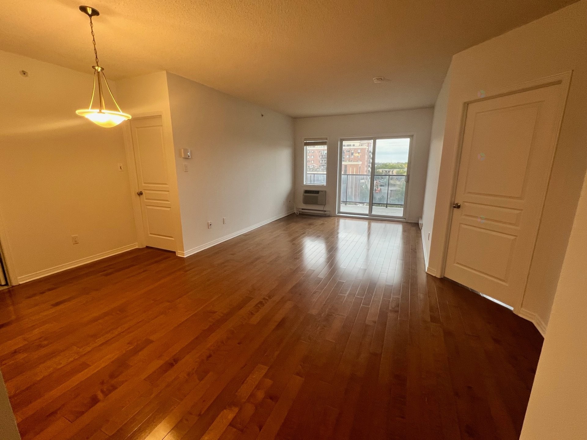 









3330


Boul. Le Carrefour

, 603,
Laval (Chomedey),




QC
H7T0B8

