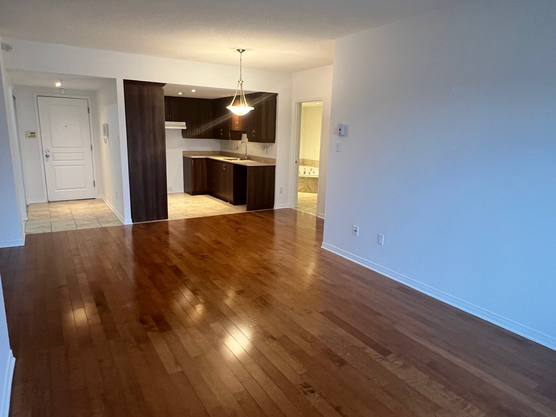 









3330


Boul. Le Carrefour

, 603,
Laval (Chomedey),




QC
H7T0B8

