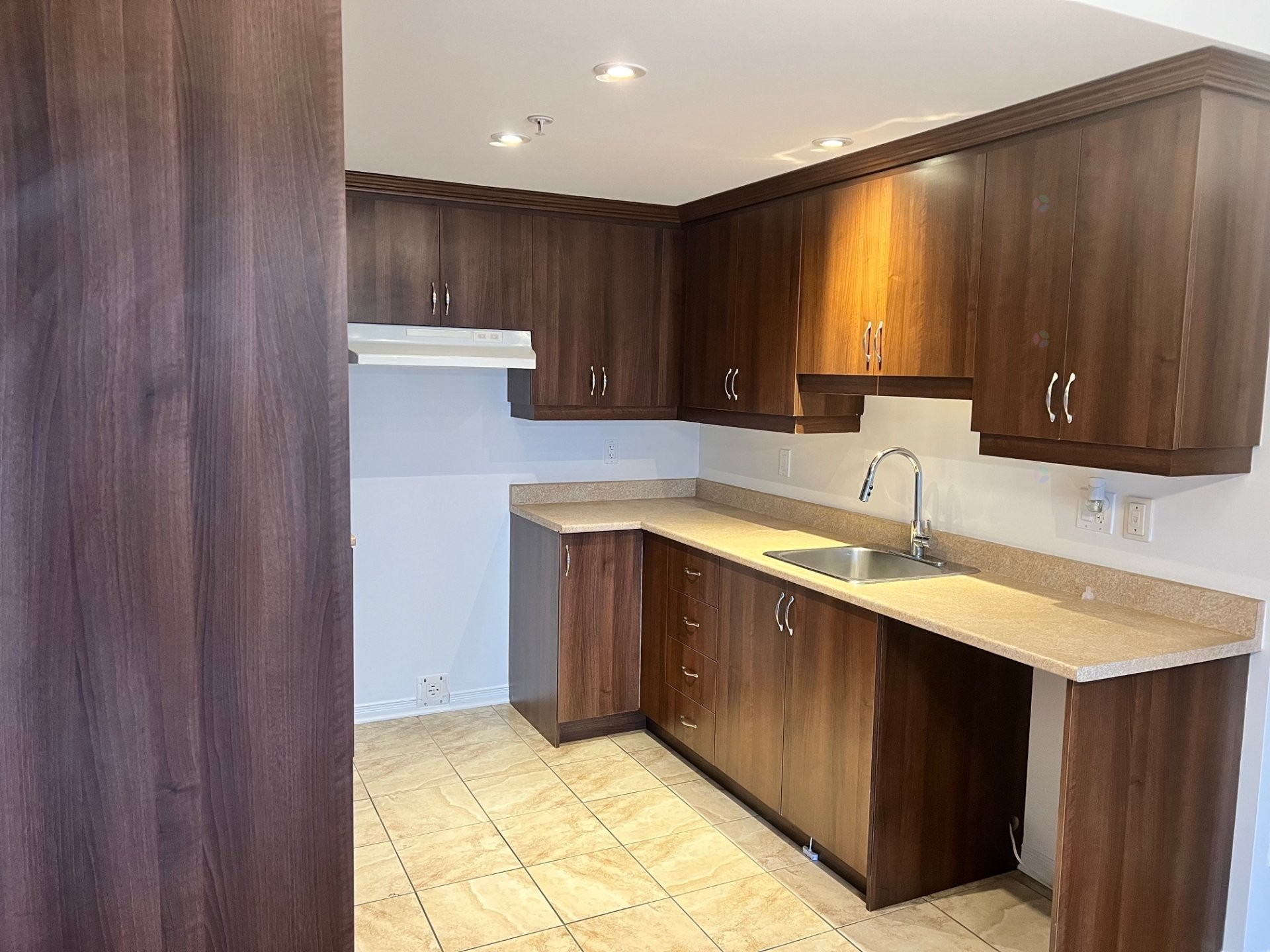 









3330


Boul. Le Carrefour

, 603,
Laval (Chomedey),




QC
H7T0B8

