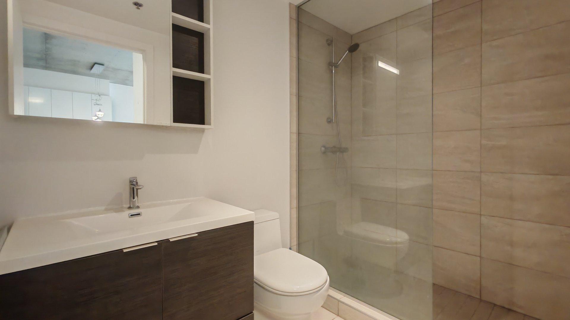 









1800


Boul. René-Lévesque O.

, 605,
Montréal (Ville-Marie),




QC
H3H2H2

