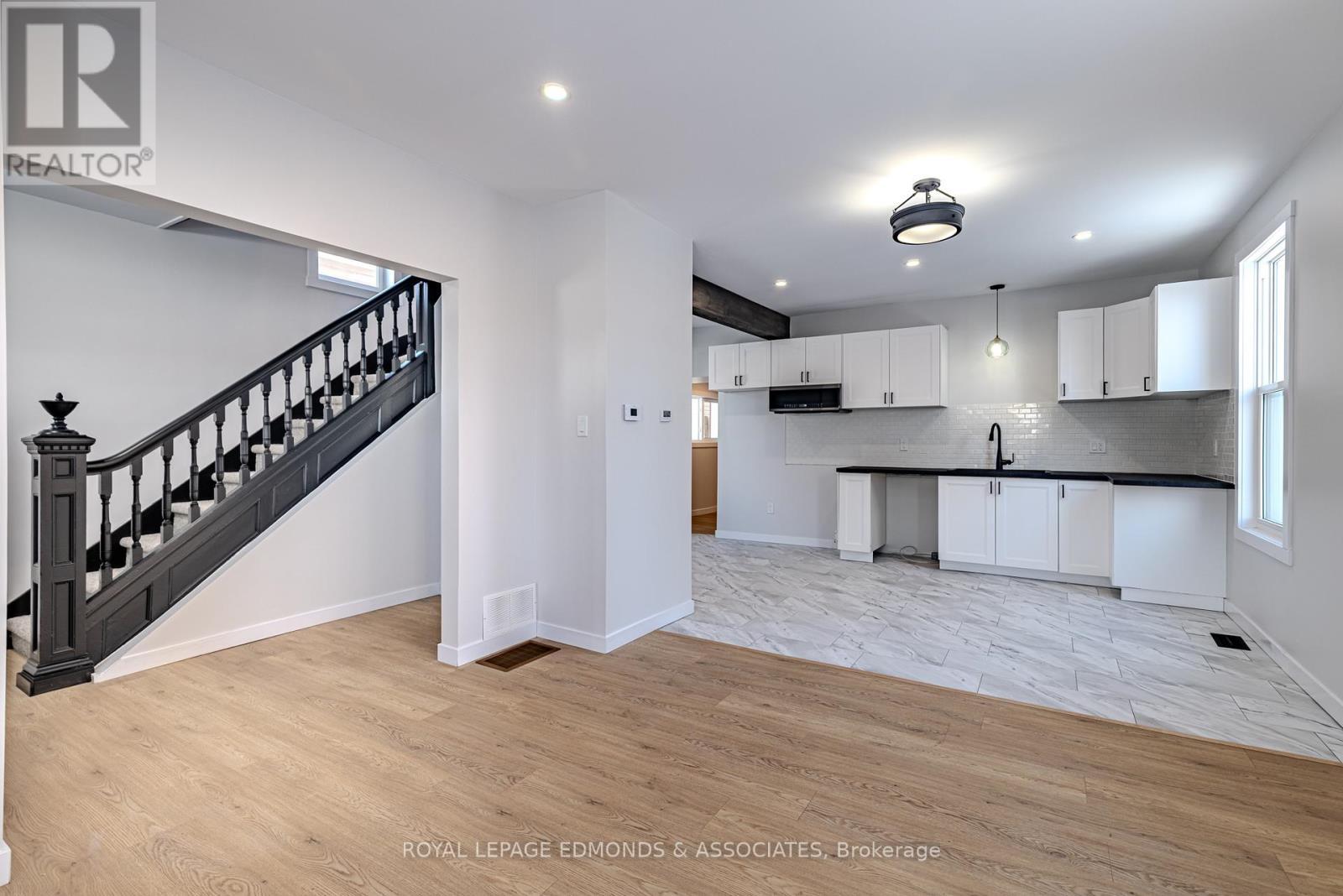 












204 MCALLISTER STREET

,
Pembroke,




Ontario
K8A3G2

