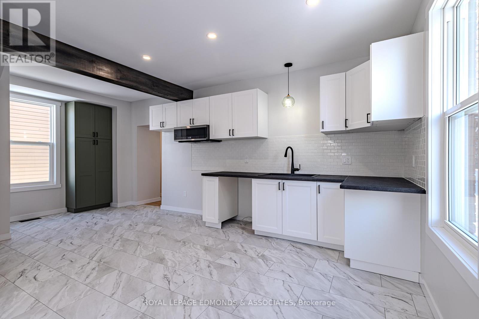 












204 MCALLISTER STREET

,
Pembroke,




Ontario
K8A3G2

