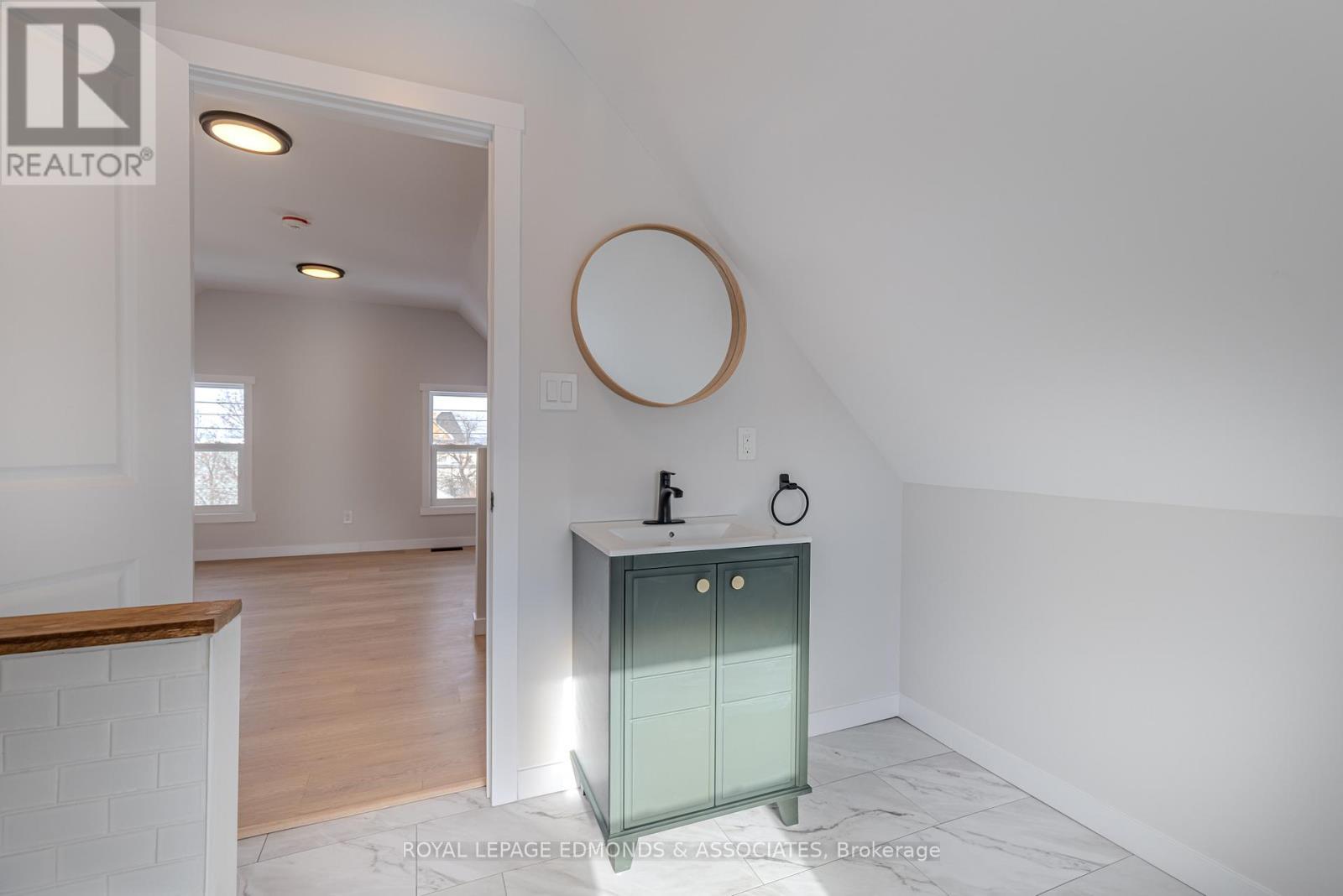 












204 MCALLISTER STREET

,
Pembroke,




Ontario
K8A3G2

