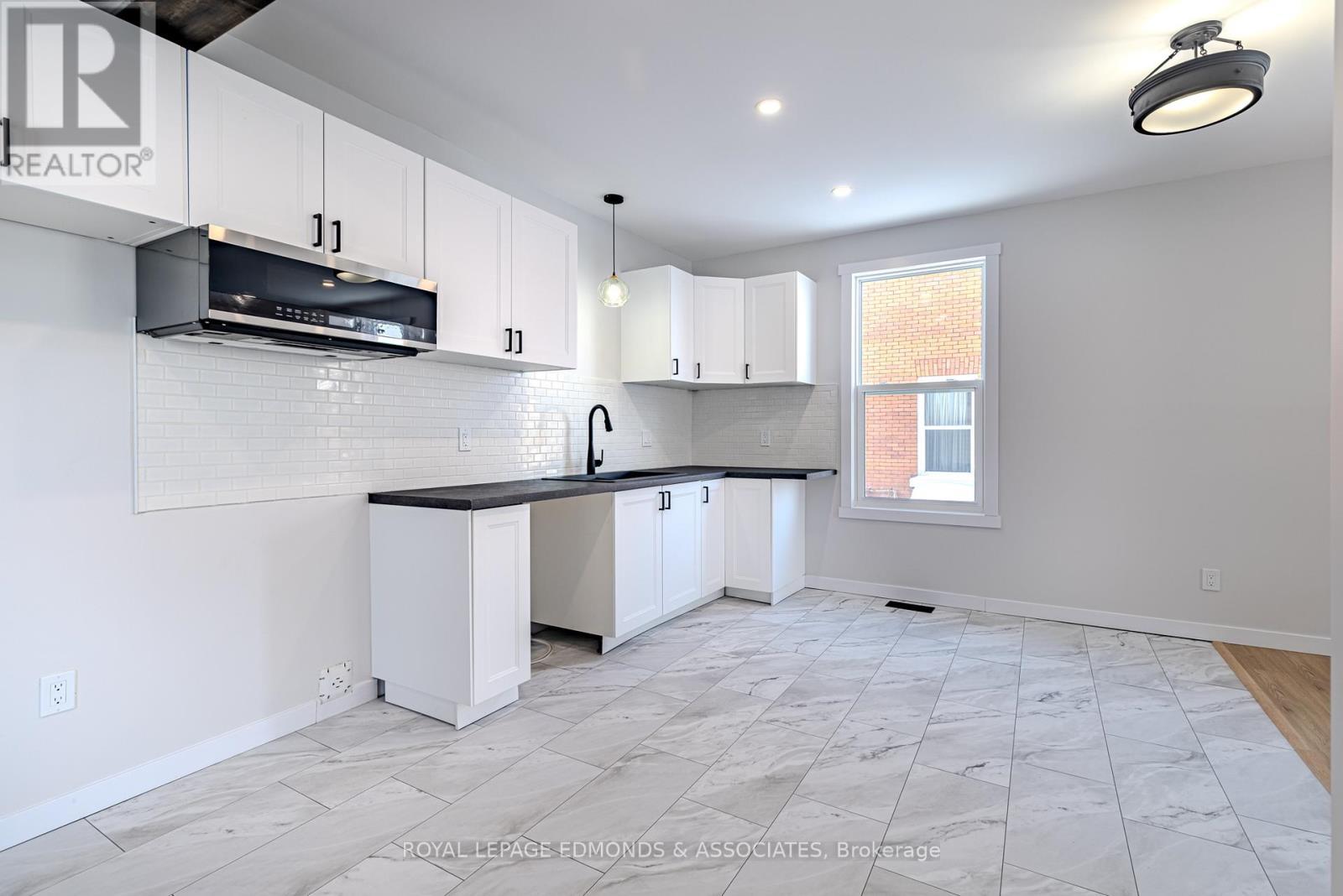 












204 MCALLISTER STREET

,
Pembroke,




Ontario
K8A3G2

