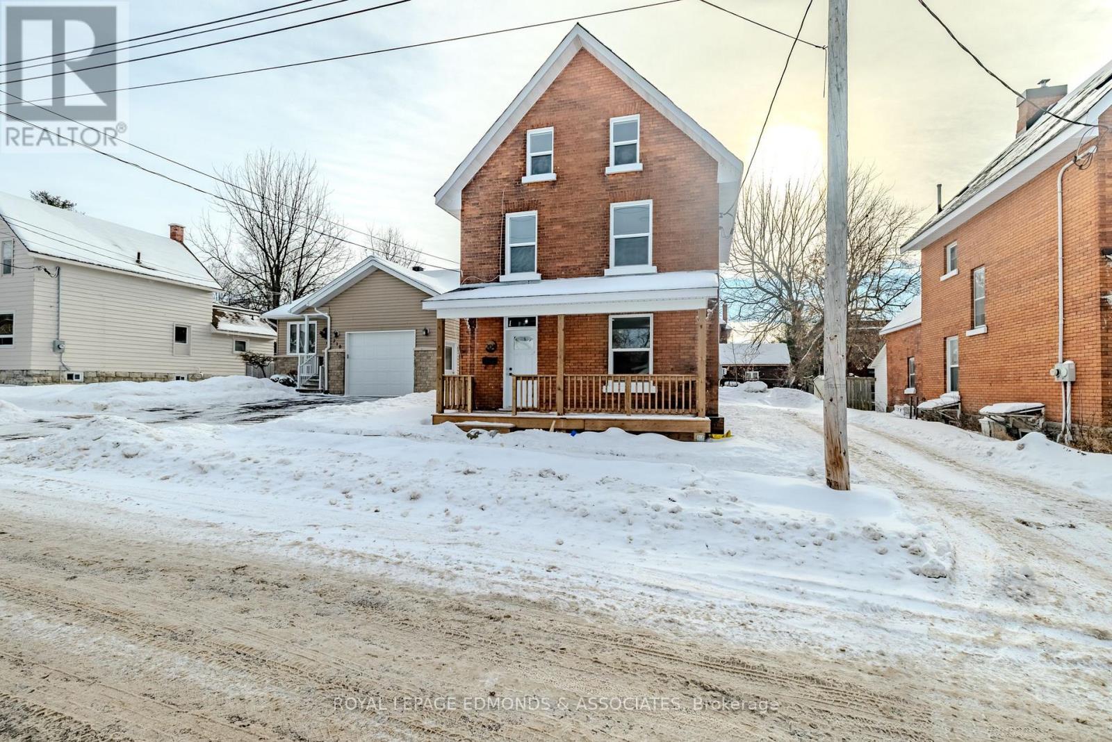 












204 MCALLISTER STREET

,
Pembroke,




Ontario
K8A3G2

