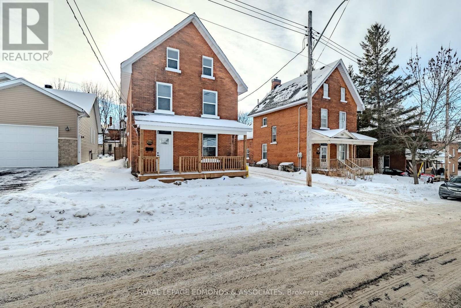 












204 MCALLISTER STREET

,
Pembroke,




Ontario
K8A3G2

