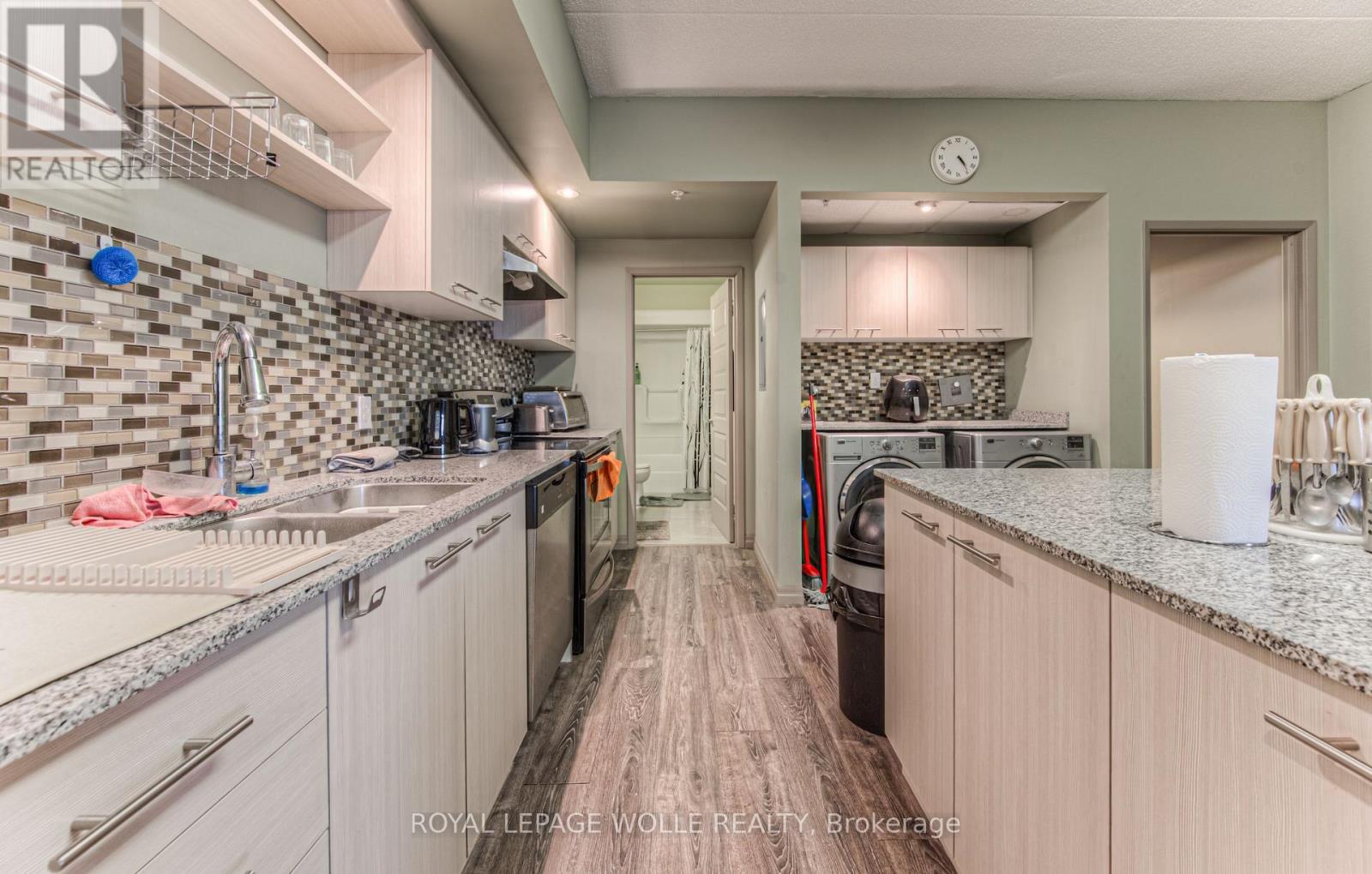 












401 - 8 HICKORY STREET W

,
Waterloo,




Ontario
N2L3H6

