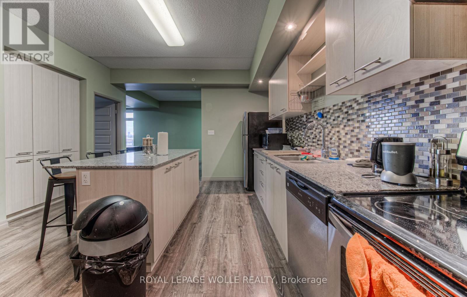 












401 - 8 HICKORY STREET W

,
Waterloo,




Ontario
N2L3H6

