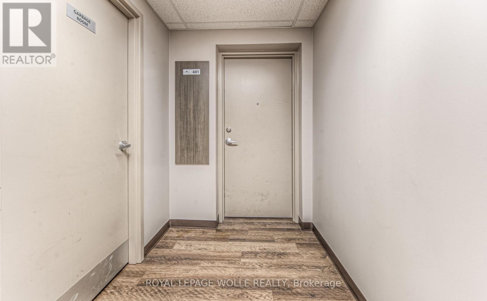 












401 - 8 HICKORY STREET W

,
Waterloo,




Ontario
N2L3H6

