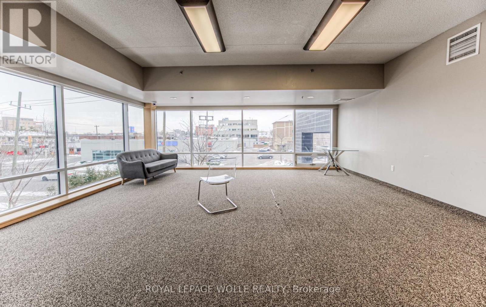 












401 - 8 HICKORY STREET W

,
Waterloo,




Ontario
N2L3H6

