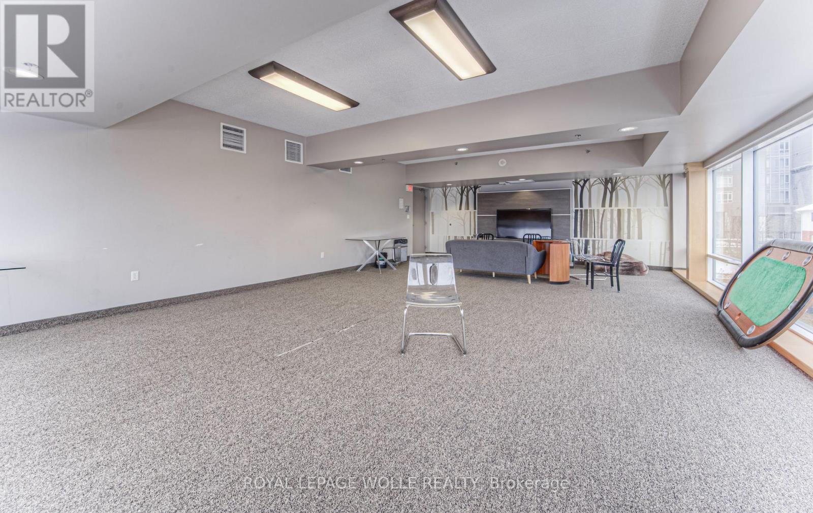 












401 - 8 HICKORY STREET W

,
Waterloo,




Ontario
N2L3H6

