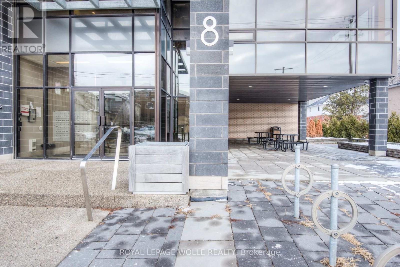 












401 - 8 HICKORY STREET W

,
Waterloo,




Ontario
N2L3H6

