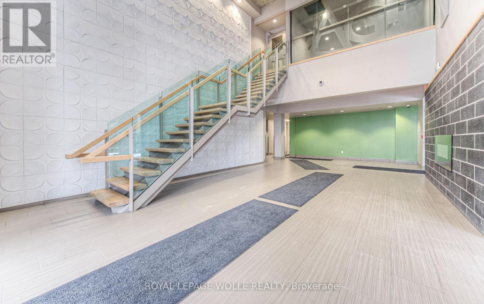 












401 - 8 HICKORY STREET W

,
Waterloo,




Ontario
N2L3H6

