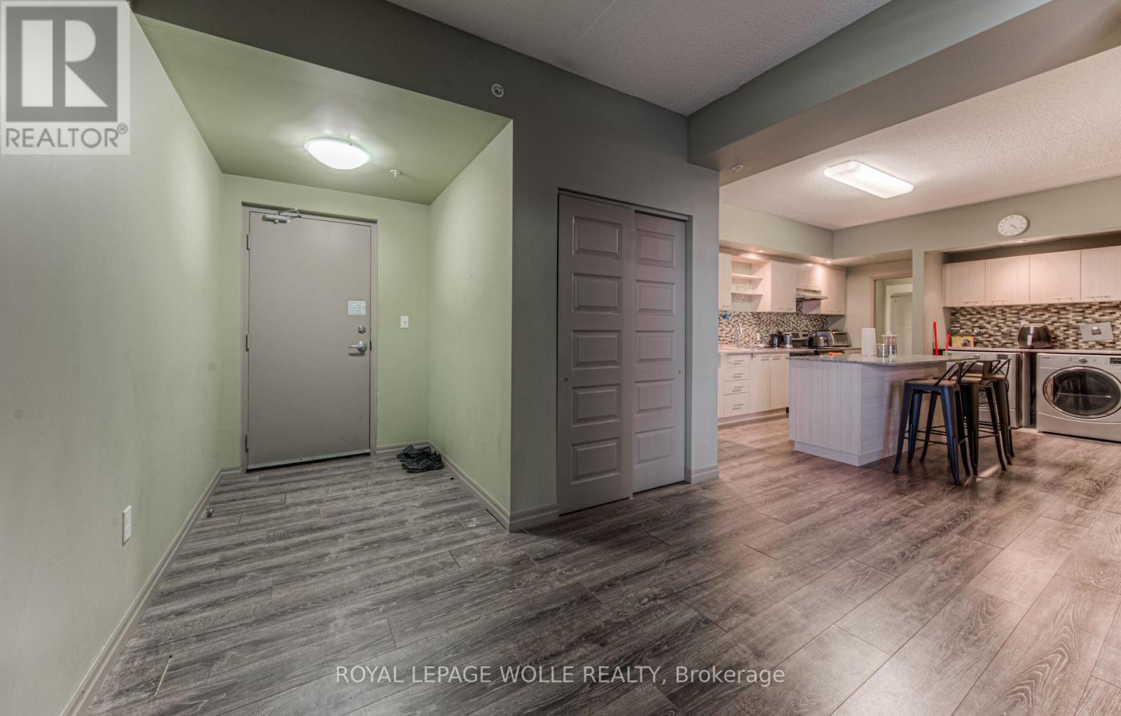 












401 - 8 HICKORY STREET W

,
Waterloo,




Ontario
N2L3H6

