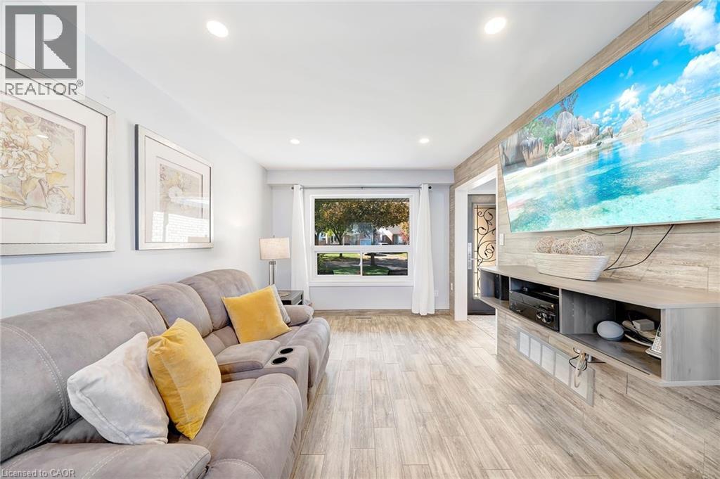 












22 PLEASANT GROVE Terrace

,
Grimsby,




Ontario
L3M5G8

