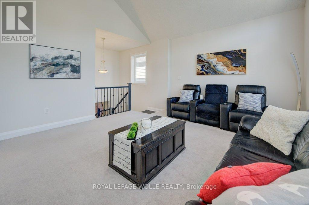 












43 GREYHAWK STREET

,
Kitchener,




Ontario
N2K0C7

