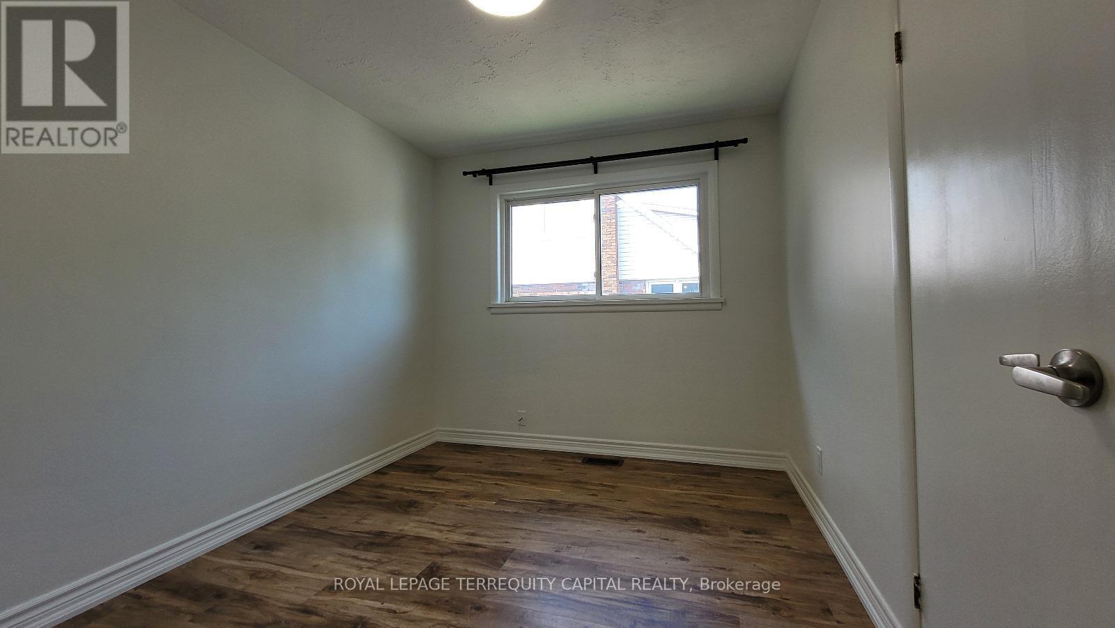 












MAIN - 27 FAIRBURN AVENUE

,
St. Catharines,




Ontario
L2T1B1

