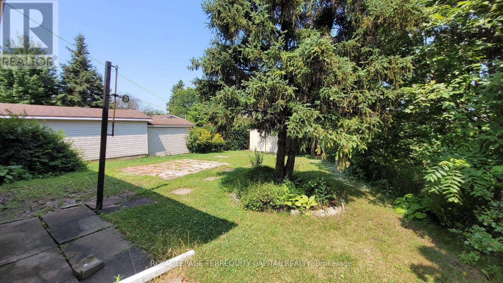 












MAIN - 27 FAIRBURN AVENUE

,
St. Catharines,




Ontario
L2T1B1

