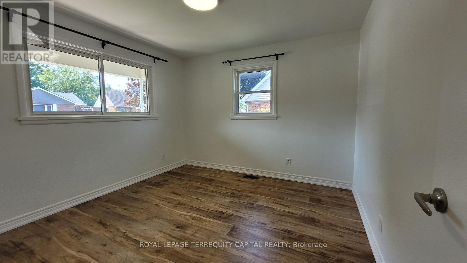 












MAIN - 27 FAIRBURN AVENUE

,
St. Catharines,




Ontario
L2T1B1

