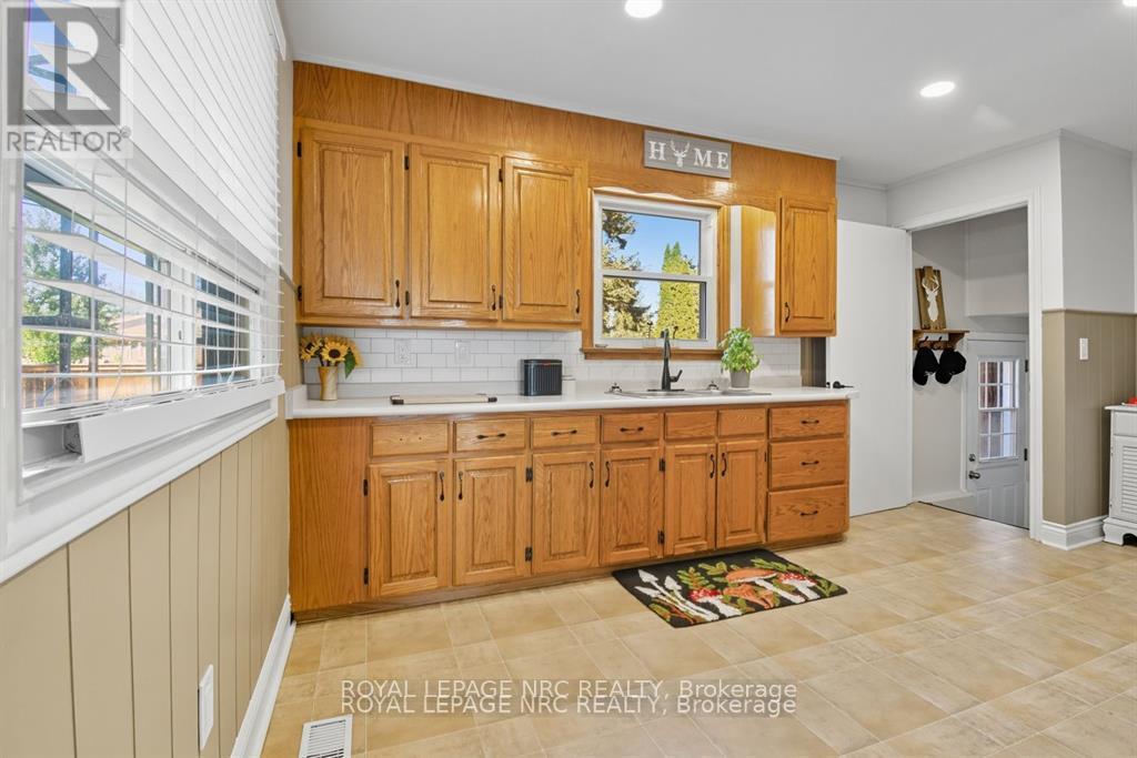 












2459 THOMPSON ROAD

,
Niagara Falls (Church's Lane),




Ontario
L2E6S4

