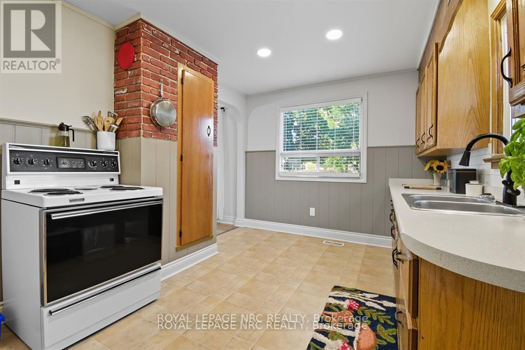 












2459 THOMPSON ROAD

,
Niagara Falls (Church's Lane),




Ontario
L2E6S4

