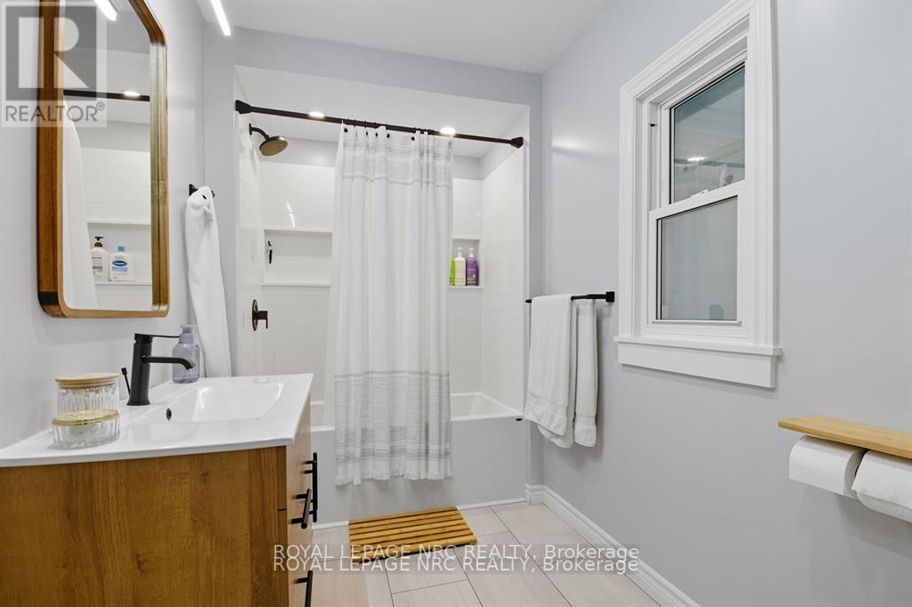 












2459 THOMPSON ROAD

,
Niagara Falls (Church's Lane),




Ontario
L2E6S4

