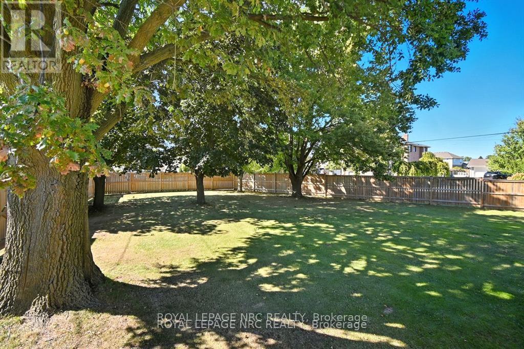 












2459 THOMPSON ROAD

,
Niagara Falls (Church's Lane),




Ontario
L2E6S4

