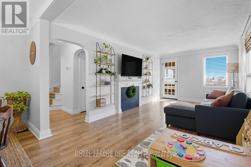 












2459 THOMPSON ROAD

,
Niagara Falls (Church's Lane),




Ontario
L2E6S4

