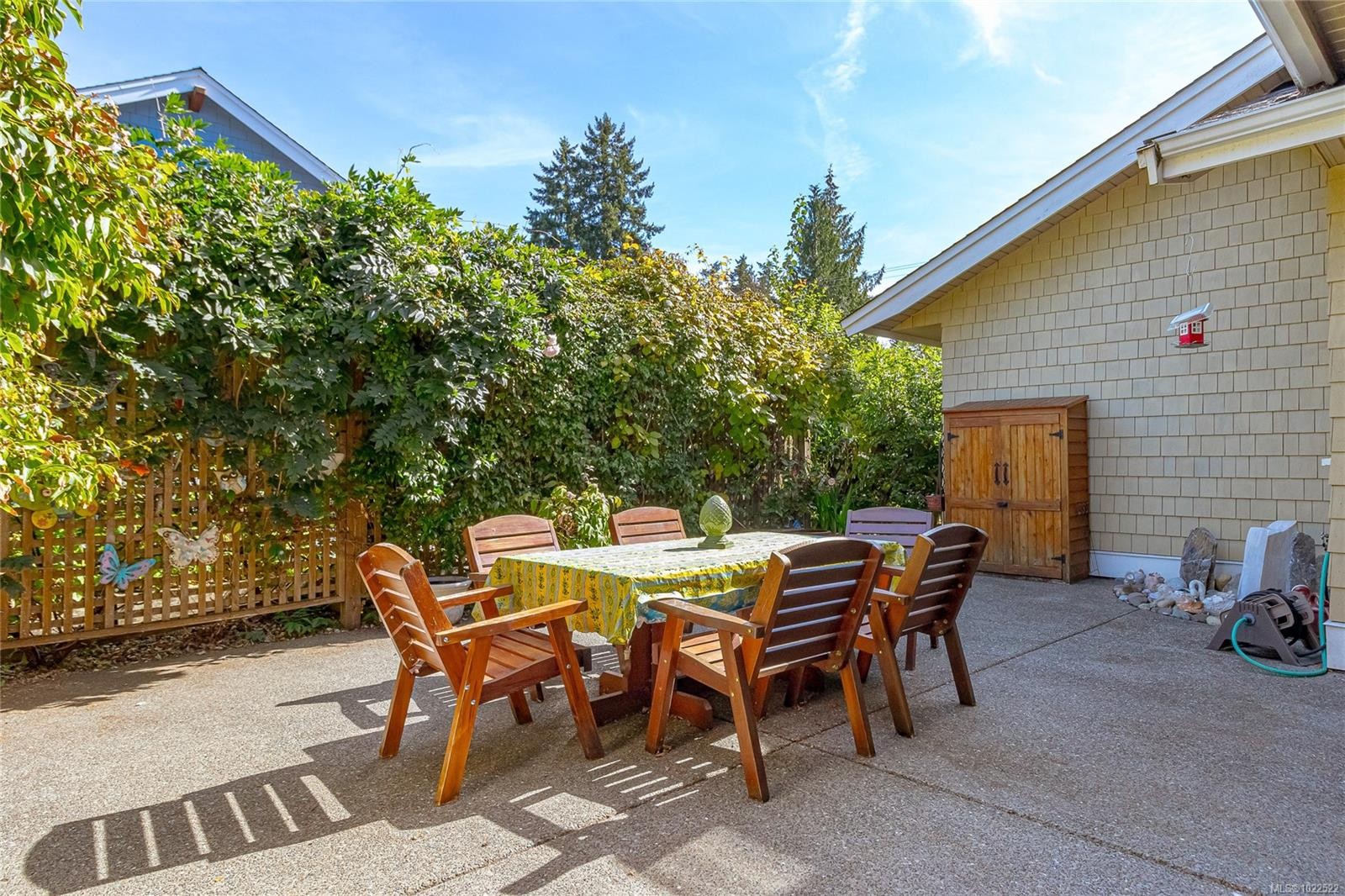 









598


Arbutus

St,
Qualicum Beach,




BC
V9K 1K6

