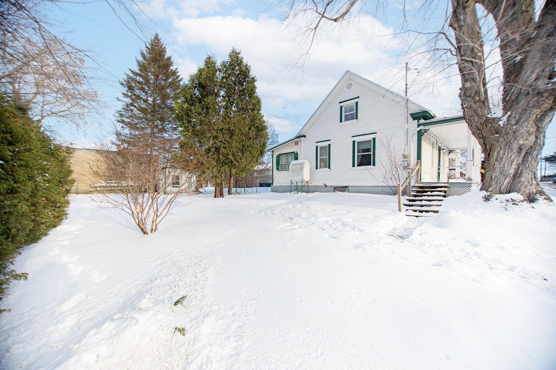 









871


Rue St-Antoine

,
Contrecoeur,




QC
J0L1C0

