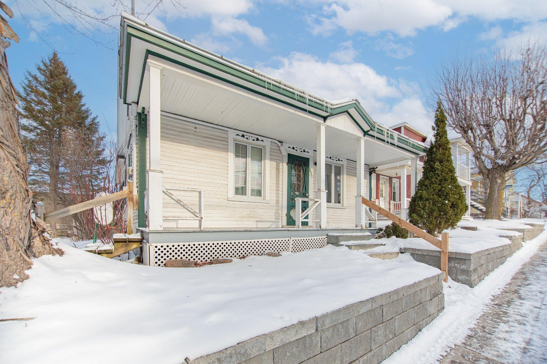 









871


Rue St-Antoine

,
Contrecoeur,




QC
J0L1C0

