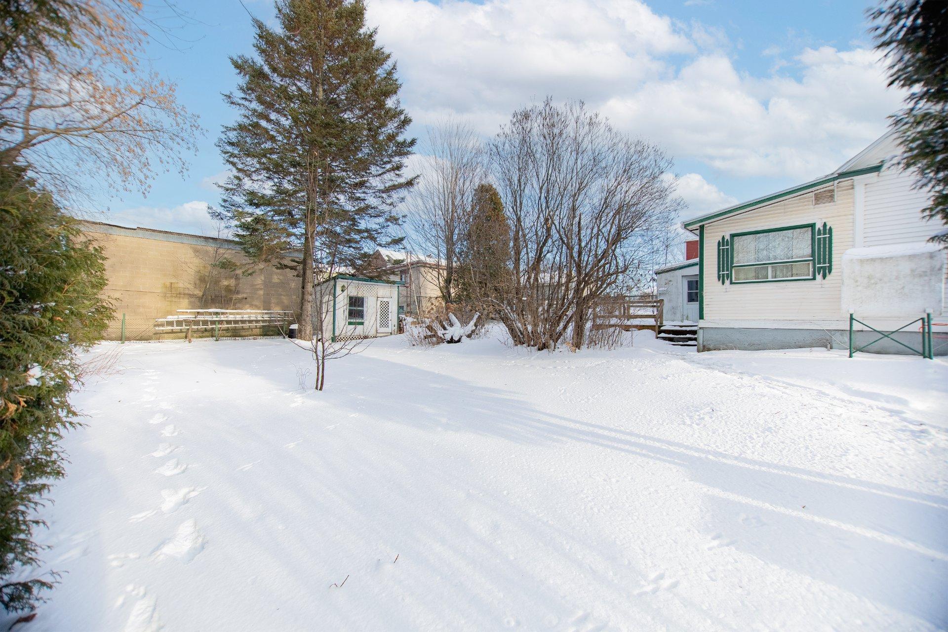 









871


Rue St-Antoine

,
Contrecoeur,




QC
J0L1C0

